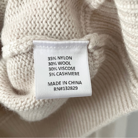 NWT Helsa Talena V Neck Sweater Medium - Picture 8 of 9